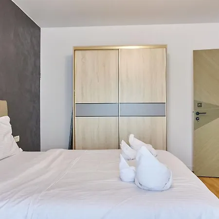 Elite By Signature 那沃达利