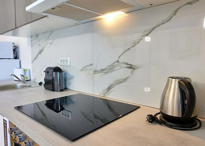 Elite By Signature 那沃达利